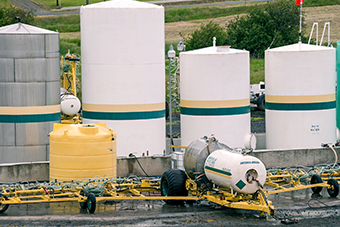 /staticassets/rtc-one-column-liquid-tanks-fertilizer-equipment_istock-453155603_tcm108-18656.jpg